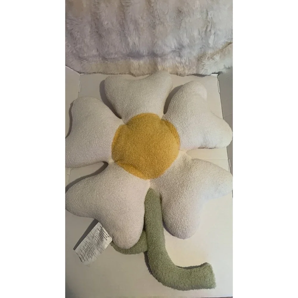 Vintage Flower-Shaped Plush Pillow